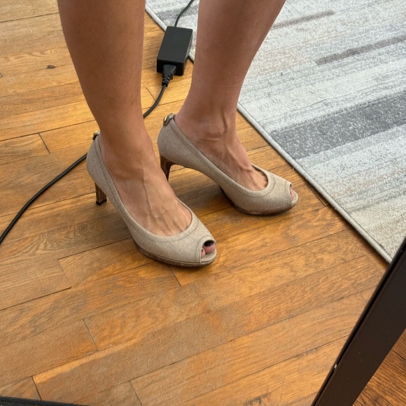 Stuart Weitzman Peep-Toe Pumps Neutral - Size 8 - Picture 6 of 6